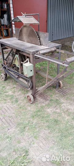 Циркулярный распиловочный станок