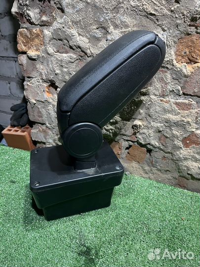 Подлокотник вставной для Skoda Octavia A7