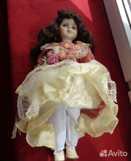 Кукла фарфоровая. интерьерная. коллекционная