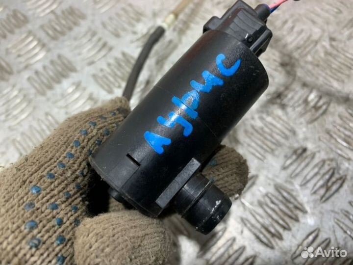 Насос омывателя Toyota Auris ZRE151