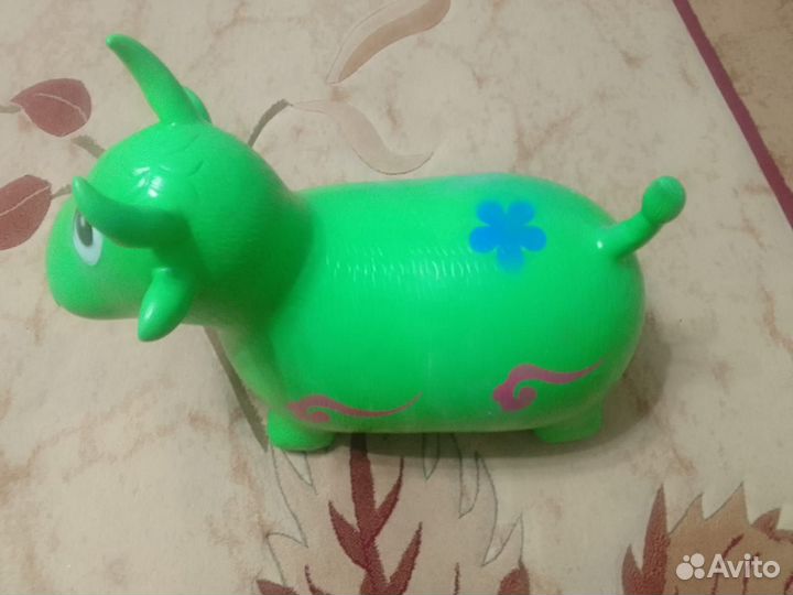 Продам игрушку коровка