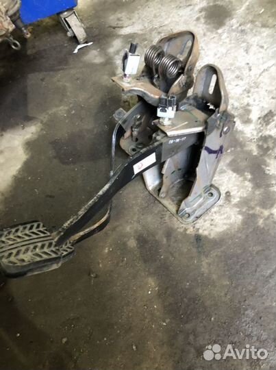 Педальный узел Форд Рейнджер Мазда BT50