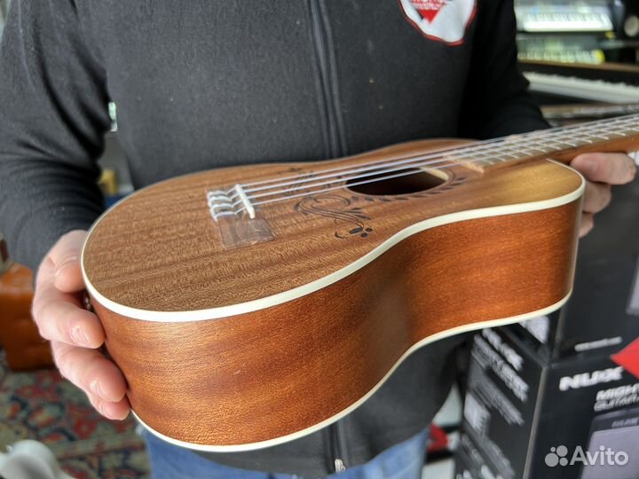 Укулеле тенор