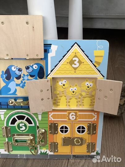 Бизиборд с замочками Melissa & Doug