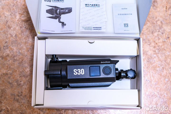 Godox S30 - светодиодный Осветитель