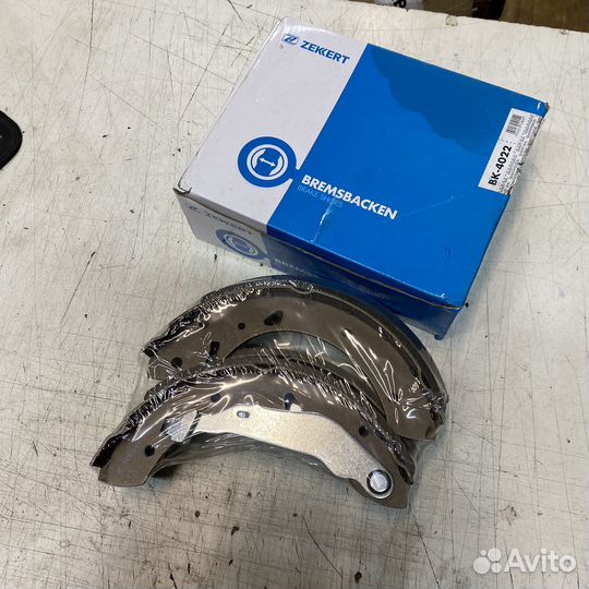 Тормозные колодки барабанные Toyota Avensis 1