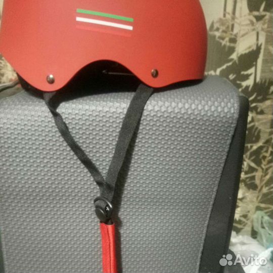 Велошлём Ferrari.Новый. 56-60см