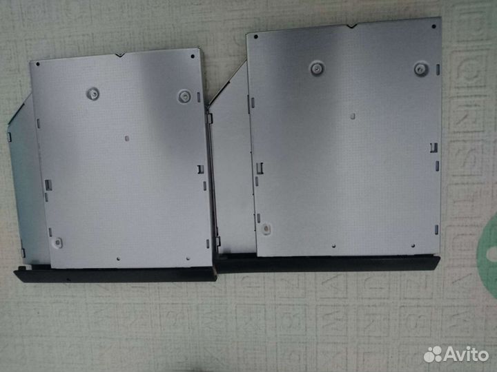 DVD RW привод UJ8B0