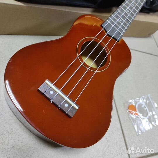 Укулеле сопрано новая с чехлом