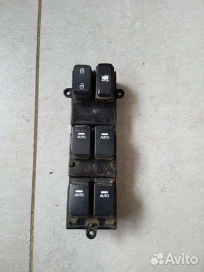 Кнопка стеклоподъемника передняя левая Kia Optima