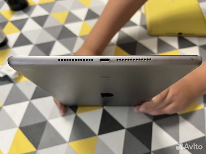 iPad 5 A1823 17 года