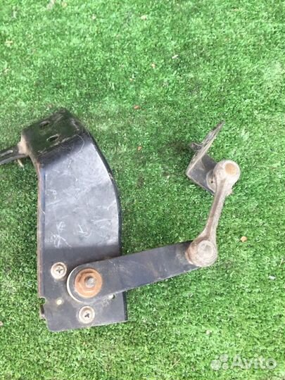 Датчик положения кузова задний Mitsubishi Pajero 4