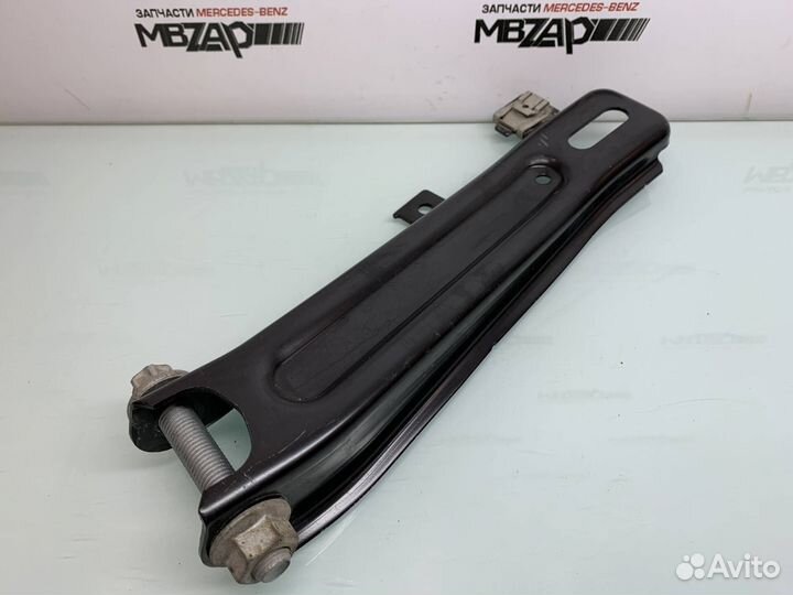 Кронштейн передней балки правый Mercedes W222 S
