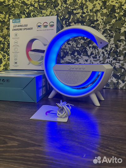 Умная колонка ночник с беспроводной зарядкой