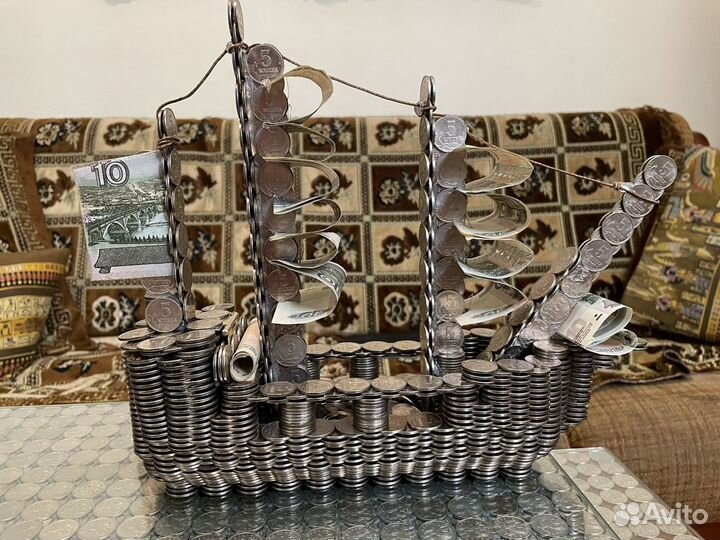 Корабль из монет