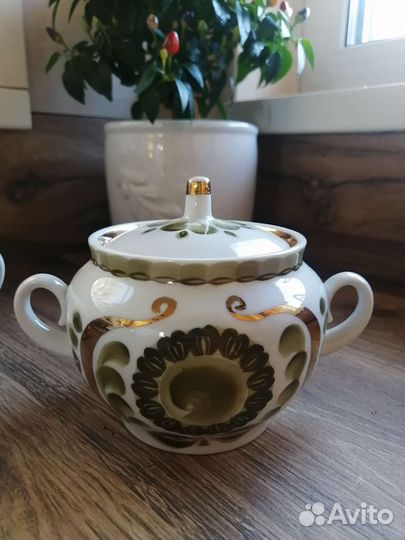 Сахарница Красный фарфорист Полонное