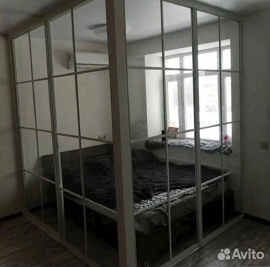 Раздвижная перегородка с матовым стеклом