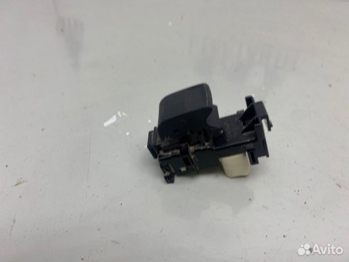 Кнопка стеклоподъемника Toyota Corolla E180 1ZR