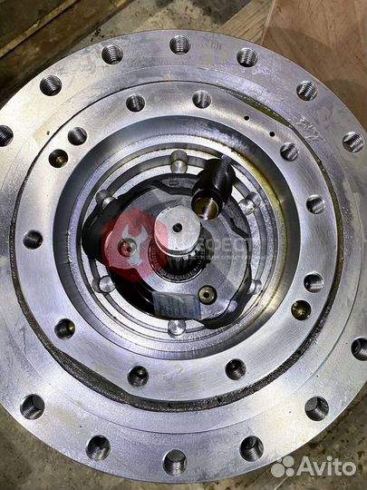 Бортовой редуктор Hyundai R300LC-9A 39Q8-42101