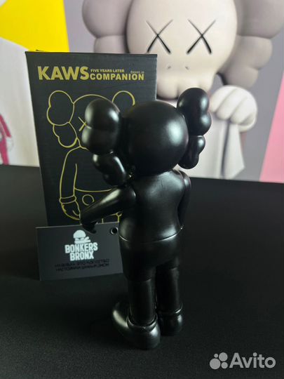 Коллекционная фигурка kaws black