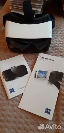 Очки виртуальной реальности Zeiss VR One Plus