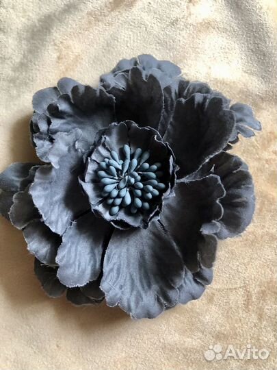 Цветок брошь