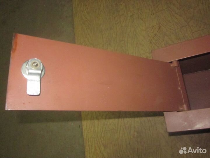 Сейф металлический