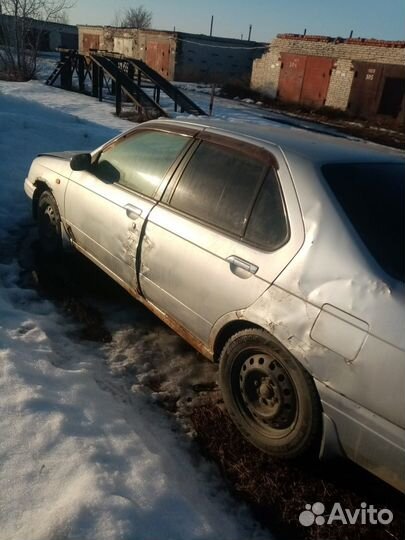 Nissan Bluebird 1.8 AT, 1999, 100000км