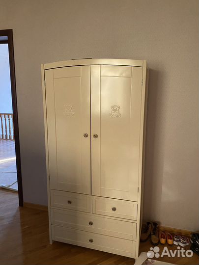 Шкаф, кровать, люлька