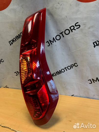 Правый задний фонарь Nissan X-trail T31