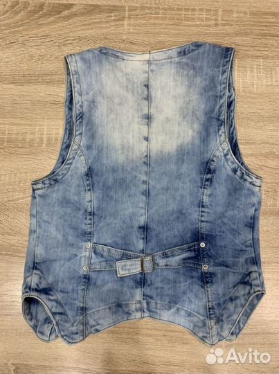 Джинсовая безрукавка