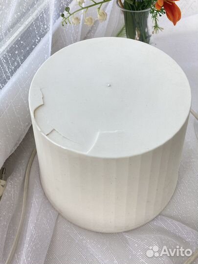 Настольная лампа IKEA белая с лампочкой