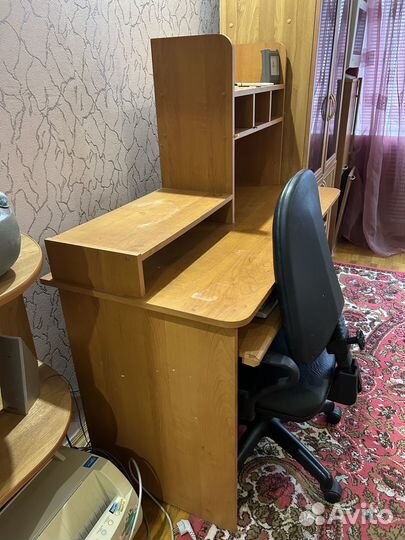 Продаю компьютерный стол