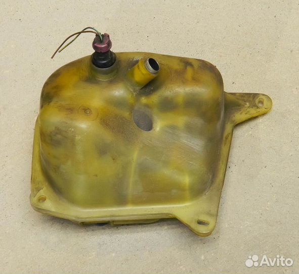 Бачок расширительный Audi 100 C3