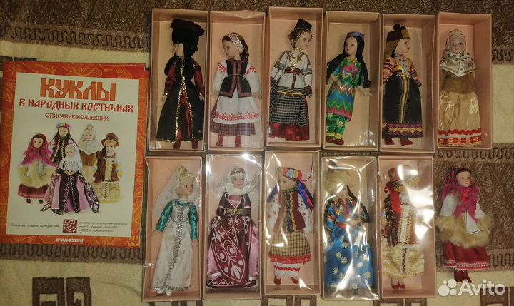 Фарфоровые куклы в народных костюмах