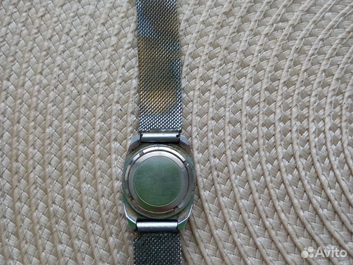 Часы наручные на запчасти