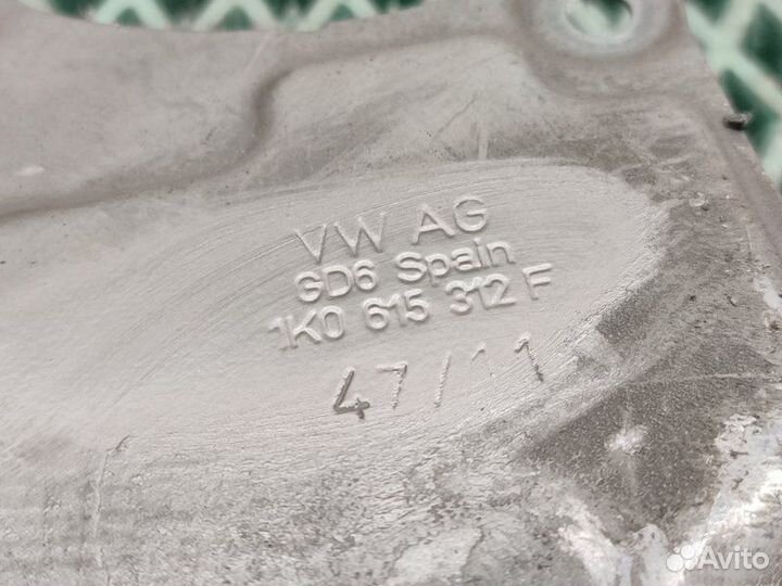 Кожух тормозного диска передний правый Audi Q3 8U