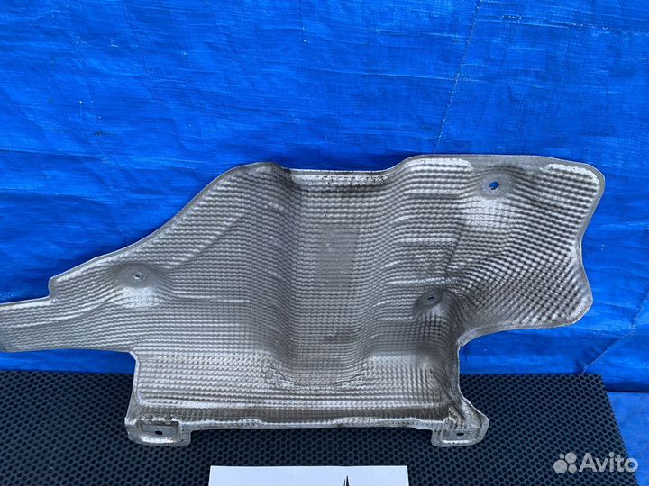 Экран тепловой двигателя средни Porche Cayenne 9P