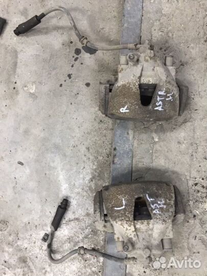 Суппорт тормозной передний правый Opel Astra H