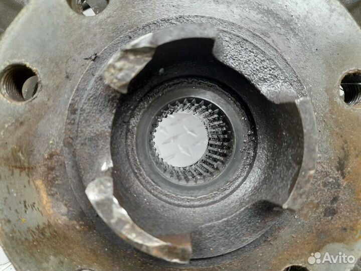 Кулак поворотный левый Audi Q7 4L 7L0407257A