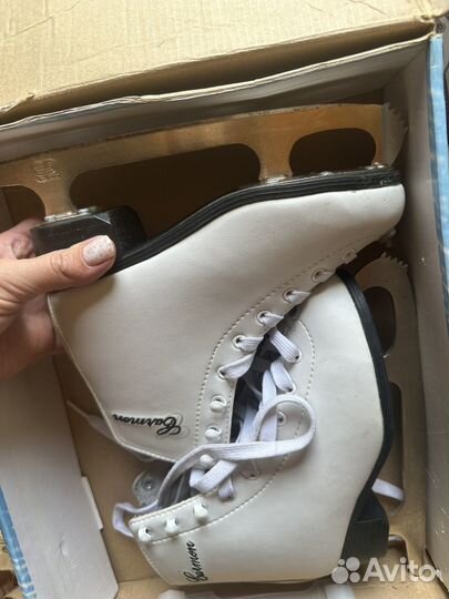 Коньки фигурные новые