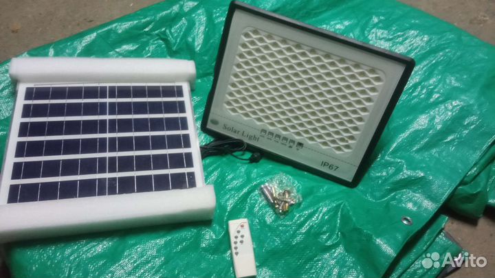 Уличный прожектор на солнечной батарее