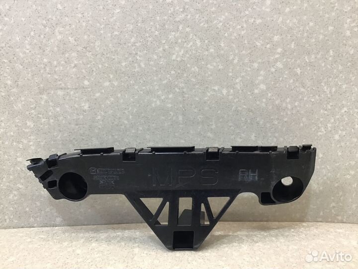 Кронштейн переднего бампера правый Mazda 3 (BL) 20