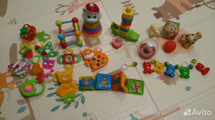 Игрушки развивающие пакетом для малыша 0-2 года