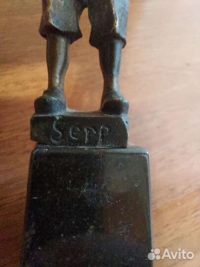 Старинная бронзовая статуэтка 