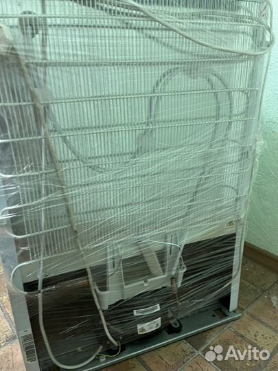 Бирюса 152 витринный холодильник