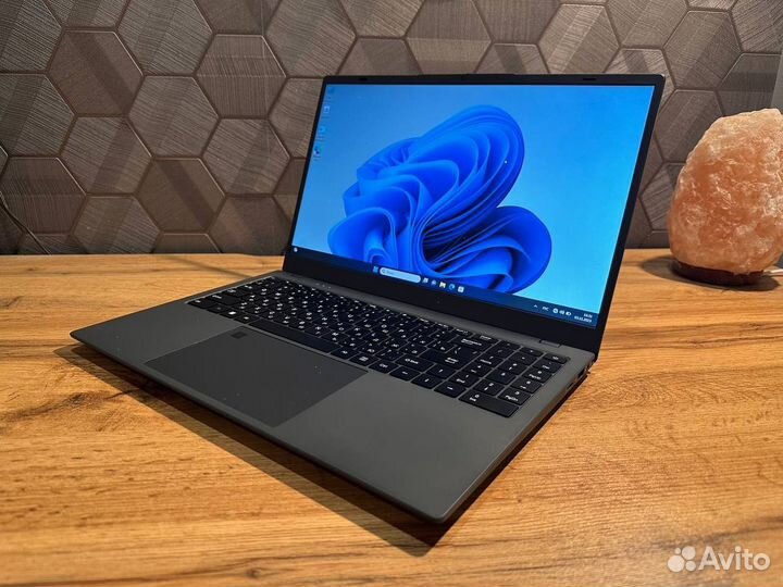 Новый ноутбук 4 ядра ddr5 12gb/256gb 15,6