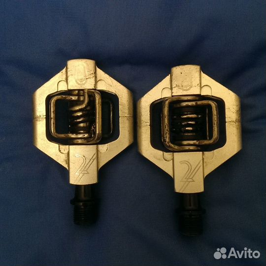 Контактные педали с шипами