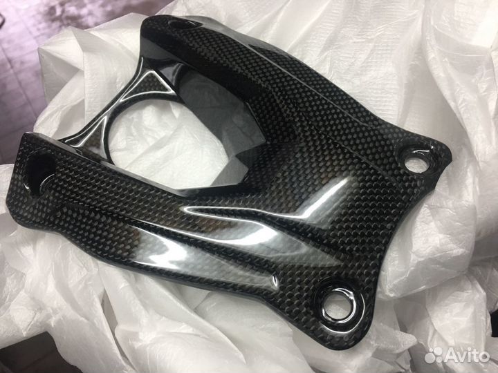 Карбоновая накладка на бак Ducati