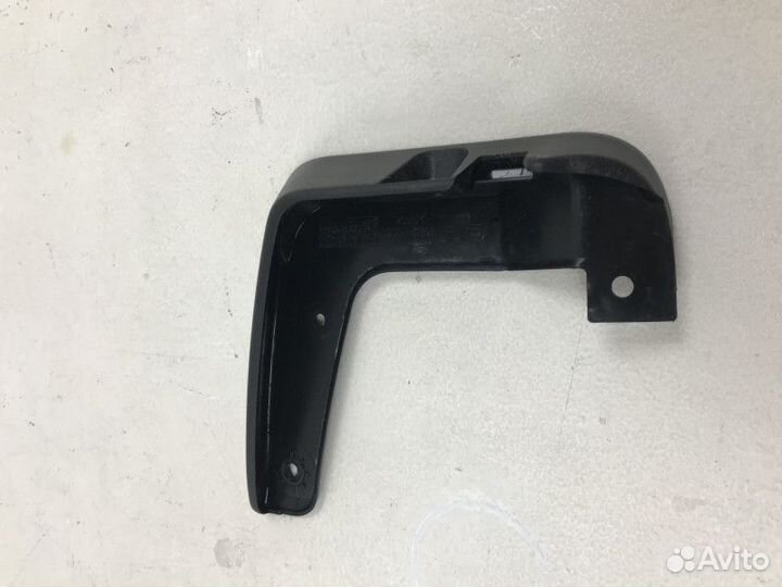 Брызговик передний правый Hyundai Solaris 2